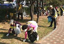 안산 1, 2지구 신자들 이주노동자 거주지역 거리청소